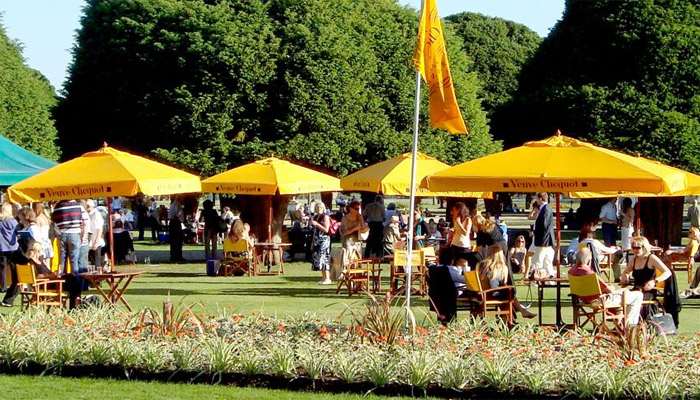 Repas d'affaire en plein air